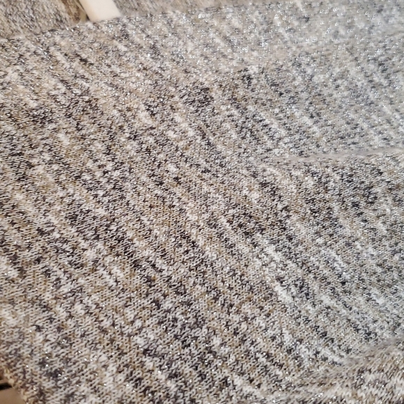 🎉HP🎉LOFT Medium Petite Sweater w/ Sparkly Metallic Silver Threading!💘💘💘 - Picture 3 of 16